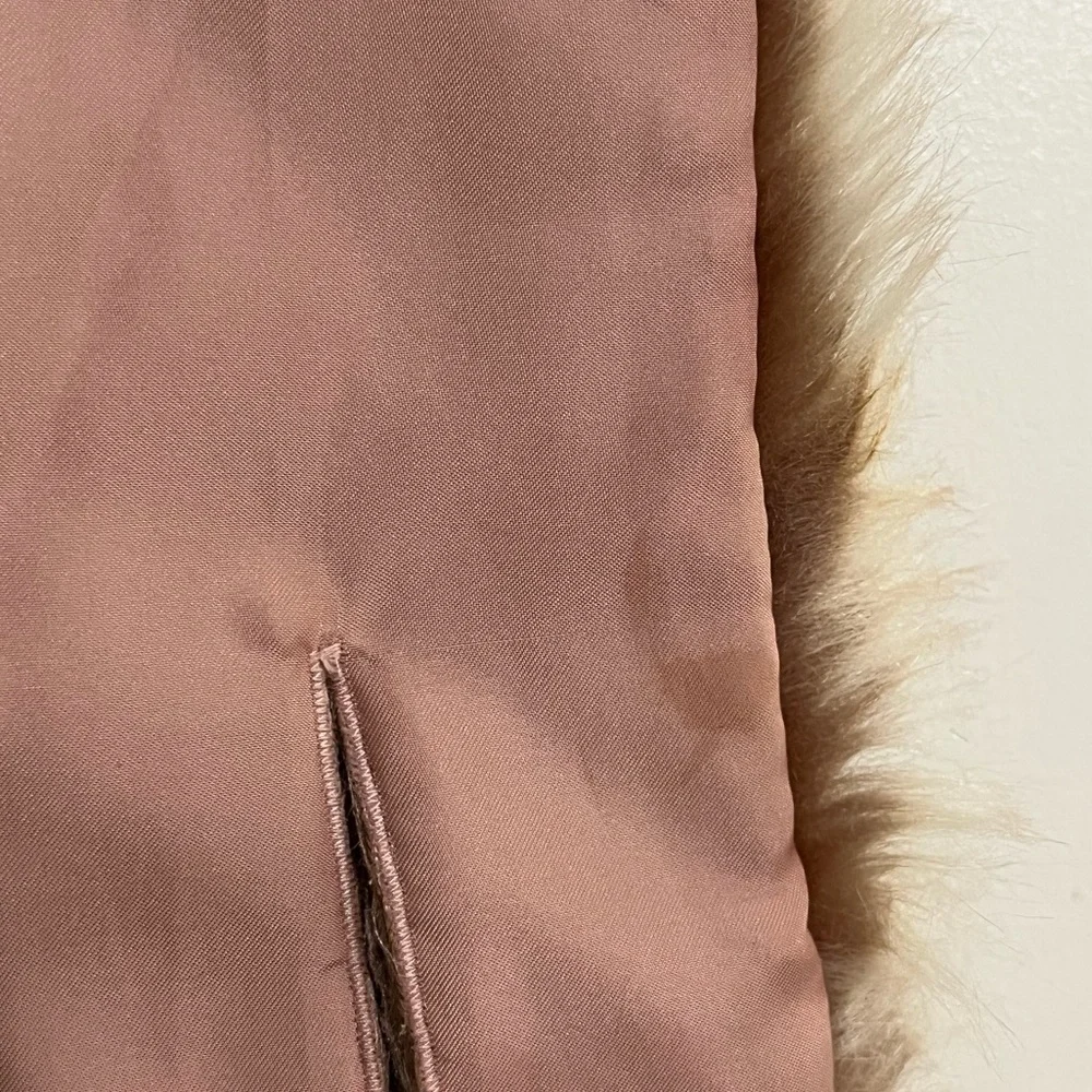 ST. TROPEZ WEST Faux Fur Old Rose Shawl Scarf